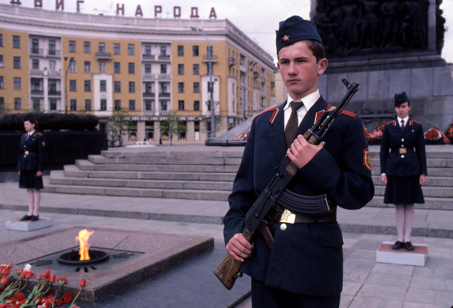 Minsk, Ukraine 
Youth group guards